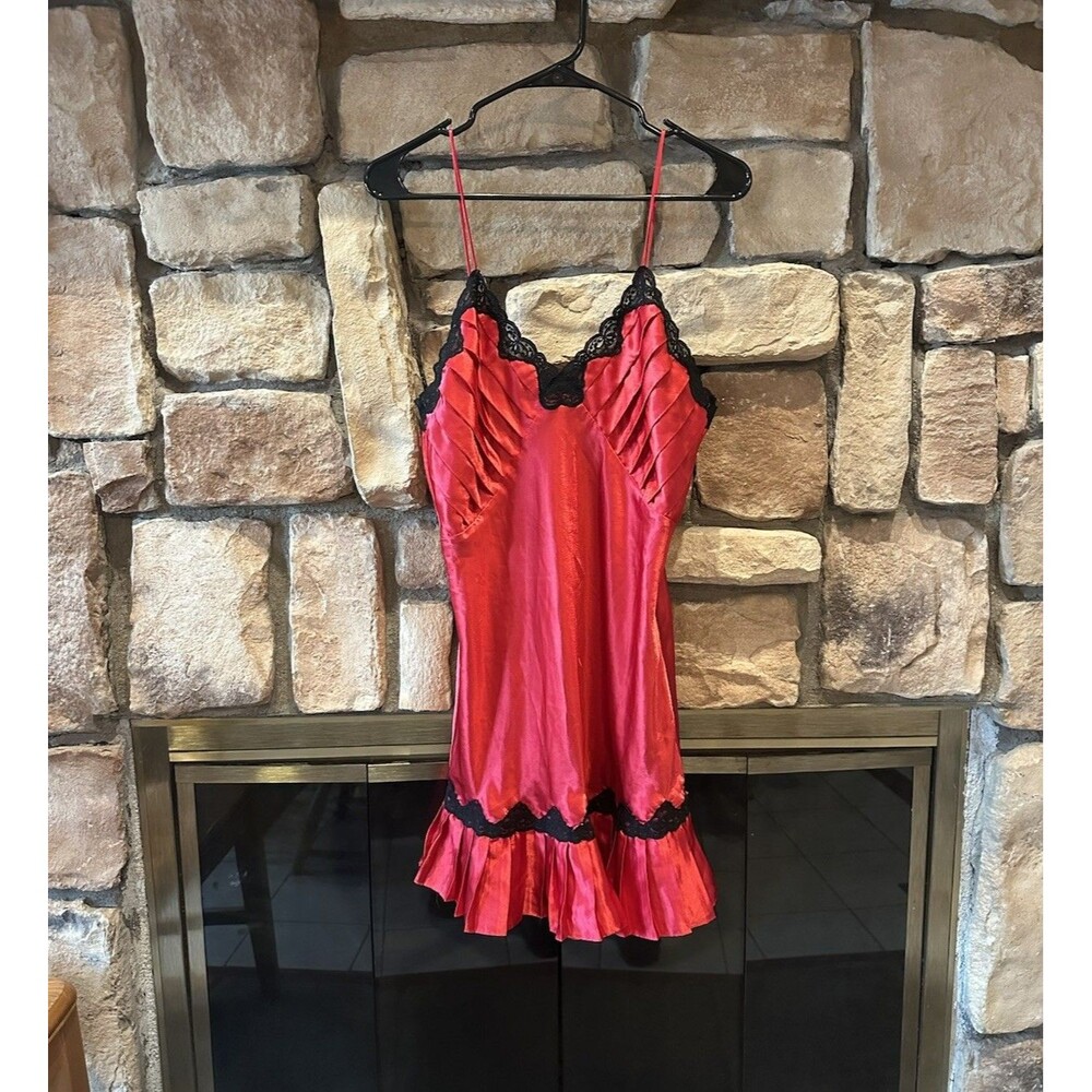 VTG 80s Victoria’s Secret Gold Label Red Black Lace Satin Pleated Slip Dress M